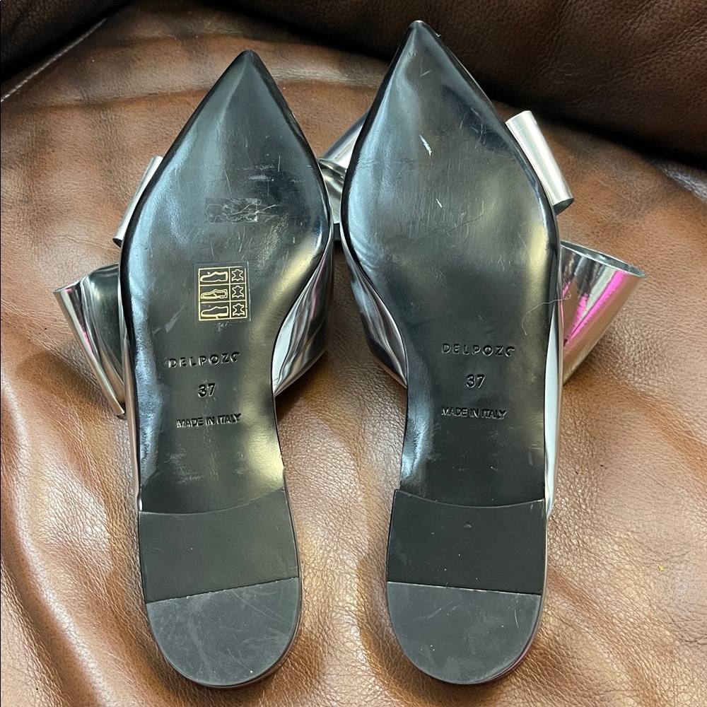 Delpozo patent leather pointed bow flat mules in silver size 37 - Picture 4 of 14